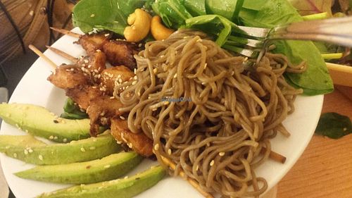 The Vegan Grill Chicken Teriyaki auf Sobanudeln, with extra spinach on my request :). at Savory Chay in Berlin