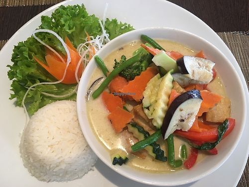 yummy yellow curry with crisp veggies and some tofu at Savory Chay in Berlin