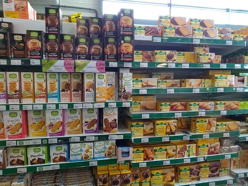 organic vegetarian and vegan biscuits/sweets at Le Grand Panier Bio in Mareuil-les-meaux