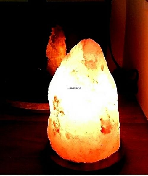 himalayan salt lamp at My Pillow Health Store in The Hague