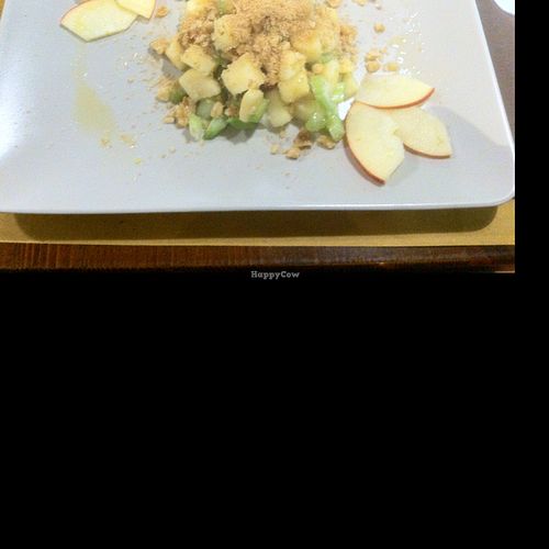 Apple celery salad with nuts at Il Vegusto in Pisa