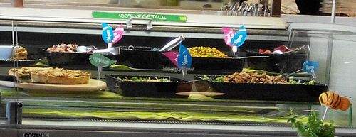 Buffet with mostly vegan and gluten-free options at Bio Essere in Arco