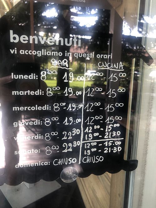 Opening and warm meal times  at Bio Essere in Arco