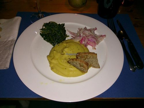 Hummus at Sbarbacipolla Biosteria in Colle Di Val Delsa