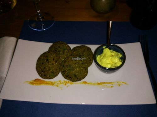 Antipasto, falafel e maionese vegana at Sbarbacipolla Biosteria in Colle Di Val Delsa