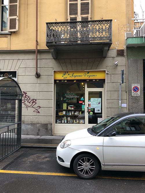Store front  at Sapore Vegano in Turin