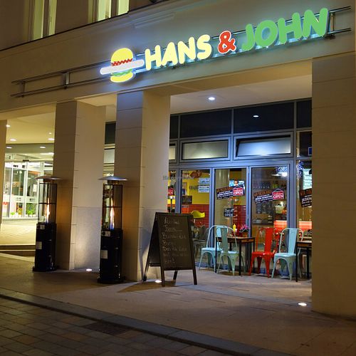 Hans & John by night at Hans und John  in Schwerin