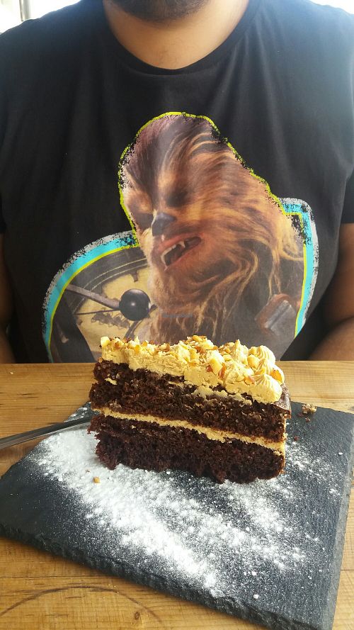 Gâteau chocolat beurre de cacahuète at Recyclo Bike Cafe in Malaga