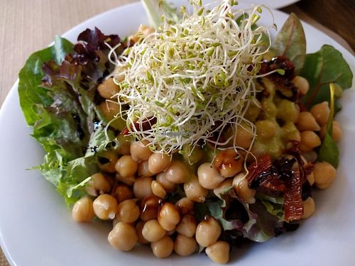 Chickpea salad at Vegetalia - Born in Barcelona