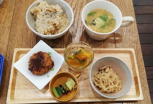 Japanese breakfast at Apprivoiser Whole Food Cafe in Kyoto
