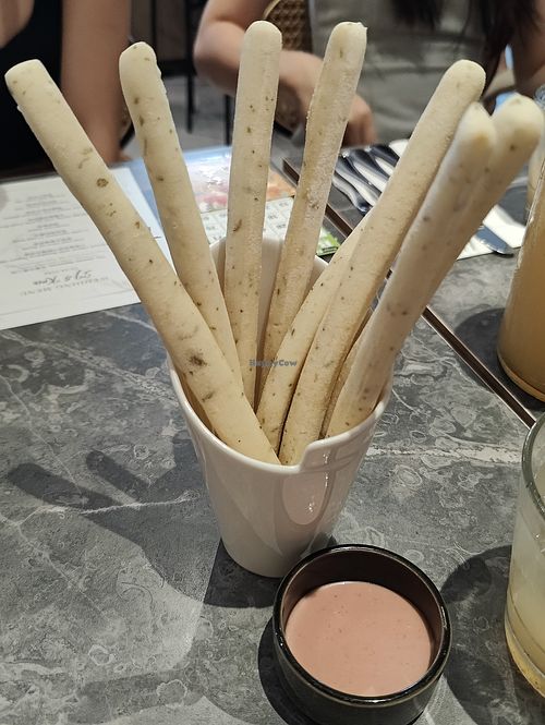 Breadstick (3pcs) with Raspberry Yogurt Sauce
火柴面包条与野莓优格酱 at elemen 元素 - Millenia Walk in Central Singapore
