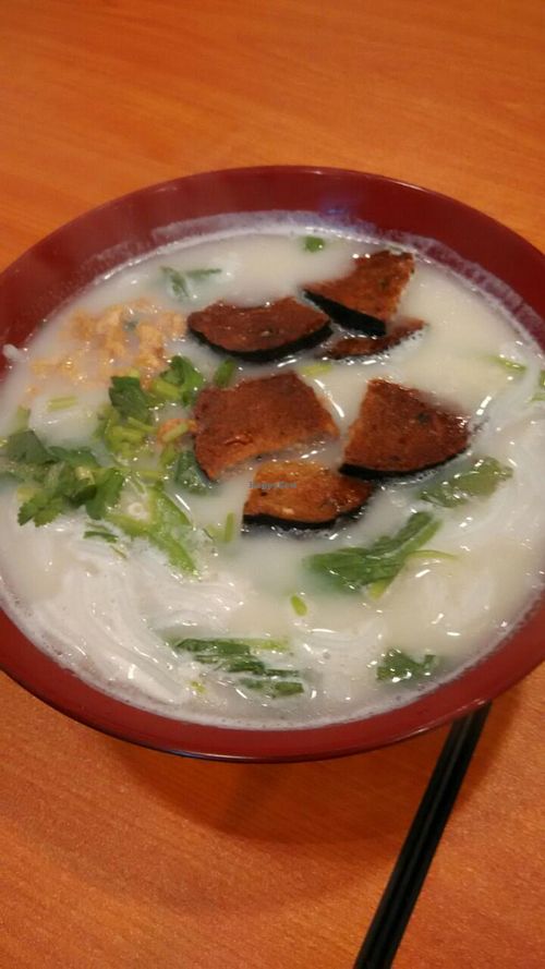 sliced fish soup noodle at Xiu Yuan Vegetarian Eating House in Central Singapore