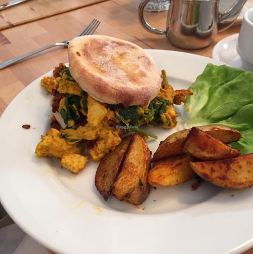 breakfast sandwich (brunch) at Le Soixante 5 in Levis