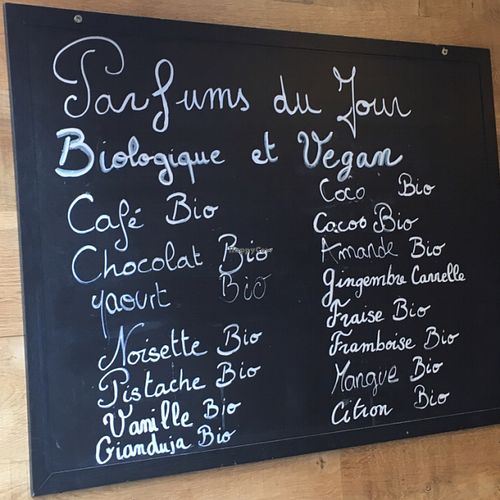 gelato - the flavours on the right are vegan (sorbets and almond milk base) at Love Bio in Nice