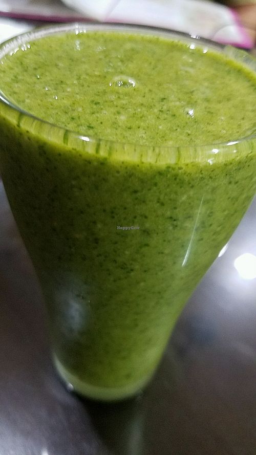 green smoothie at Wellnessland Vegetarian Cafe in Cebu