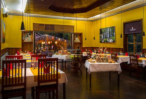 Two restaurant areas, two different ambiances!
Georges offers two dining areas in a friendly family atmosphere.
Welcome Outside at Georges Rhumerie in Siem Reap