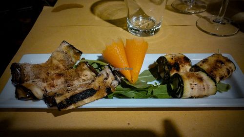 a very tasty starter with fresh veggies and vegan cheese filling at Lizard in Rome