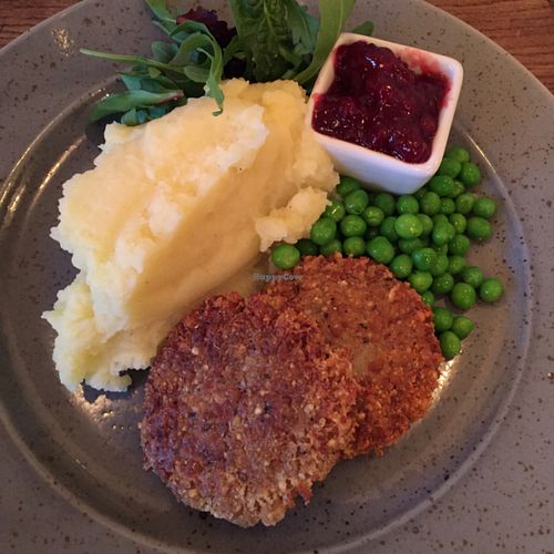 Oily patties, patatoes need at least some salt at Green Peas - Fridhemsplan in Stockholm