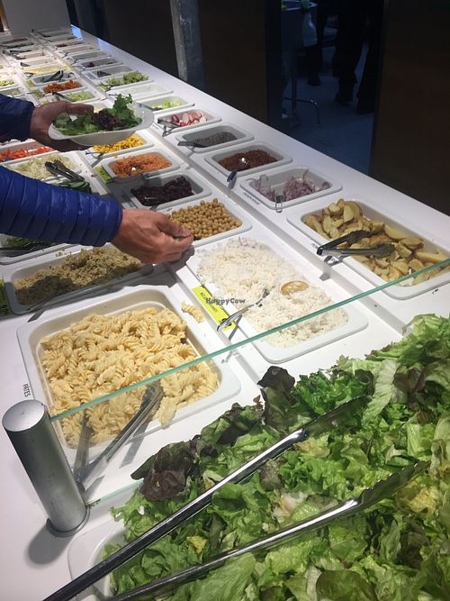 The salad bar, incl chickpeas, kidney beans, lentils, pumpkin seeds, gojis  at Salad&Co in Noyelles-godault