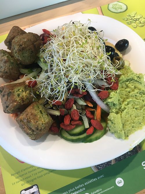Falafels with veggies from the salad bar at Salad&Co in Noyelles-godault