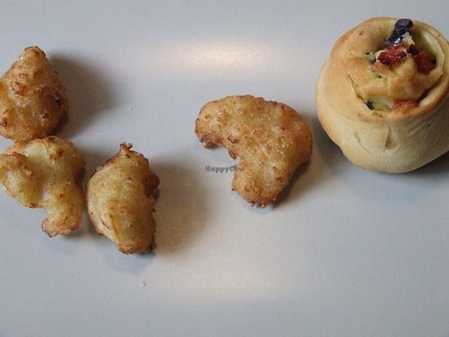 cauliflower and kind of mini-pizza at De Vegetarier in Leeuwarden