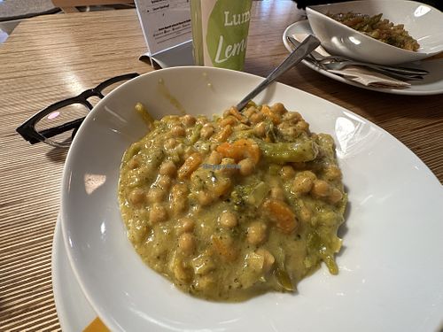 chickpea & carrot stew, no garlic 👍🏻  at denn's Biomarkt in Jena