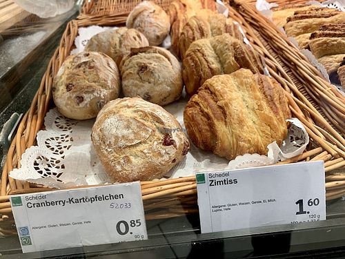 vegan cranberry rolls at denn's Biomarkt in Jena