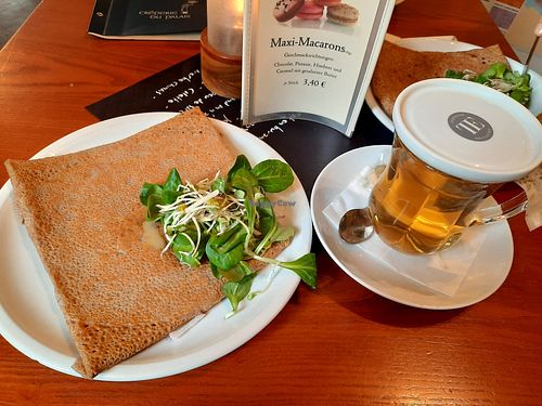 Mit Tomaten gefüllt at Creperie du Palais  in Weimar