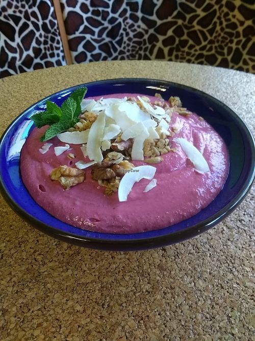 vegan smoothie bowl at Oats Healthy Living Store in Brixham