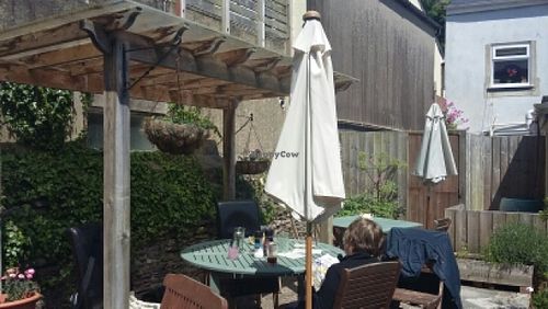 Sunny, outside area at Oats Healthy Living Store in Brixham