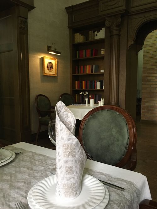 Table (details) at Platan in Samarkand