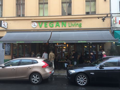 Outside (people waiting in line) at Quy Nguyen - Vegan Living in Berlin