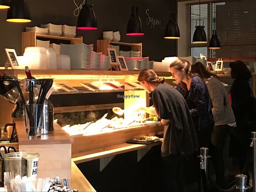 students at food buffet at Sattgrün in Essen