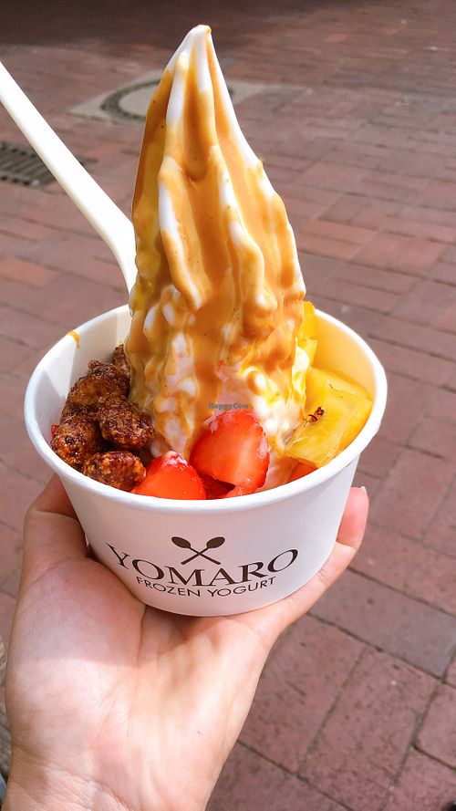 peanut & passionfruit sauce and 3 toppings at YOMARO in Hannover