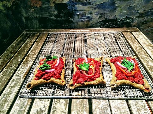 Na pátek jsme si pro vás připravili takovou testovací novinku. Je to RAWVIOLA, taková slaná italská kuchyně ?. Zítra budou sušené hned ráno. Máme jen tyto 3 kousky. Kdo chce, pošlete nám rezervaci :)

#raw #itálie #kdodrivprijde #60Kč at bistRAW & Tea in Prague