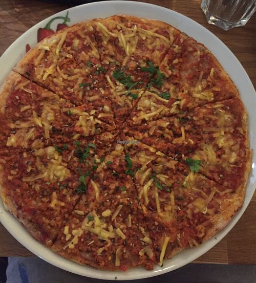 Pizza Seitan mit veganem Käse at Ronja in Muelheim