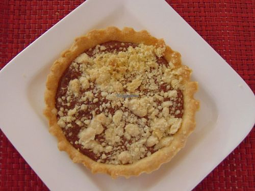 Vegan nougat tart at Ümis Cafe in Munich