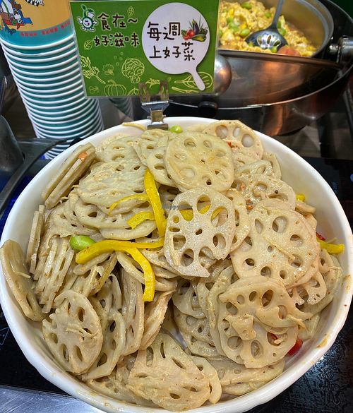 buffet at ZhǎngChūn 長春 - Datong in Tainan