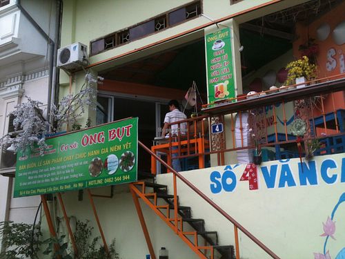 Restaurant seen from the street at Ong But in Hanoi
