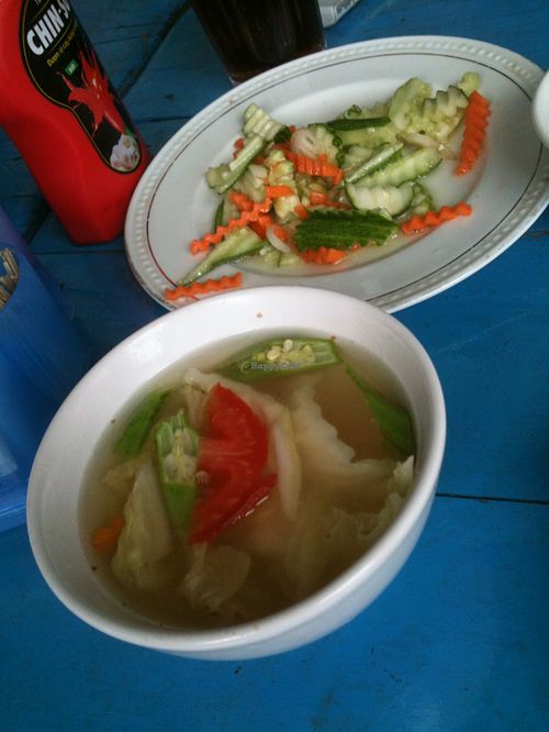 Co'm xuat, the soup and side vegetables at Ong But in Hanoi
