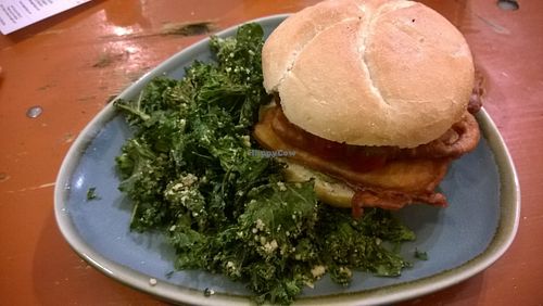 Veggie burger with kale chips at Vegan Hippo in London