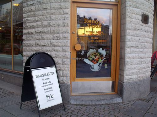 Entrance and vegan menu at Rendez-vous Pizzeria in Linkoping