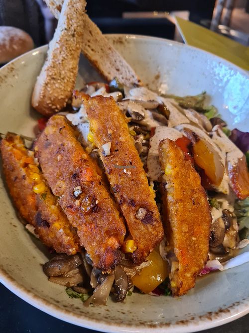 Grilled vegetable Salad with pattie at Hans im Glück - Isartorplatz in Munich