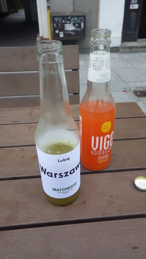 Kombucha and matcha juice at Organitheka in Warsaw