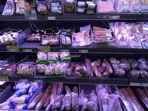 mushrooms at Saruga Organic Supermarket 사러가 슈퍼마켓 in Seoul