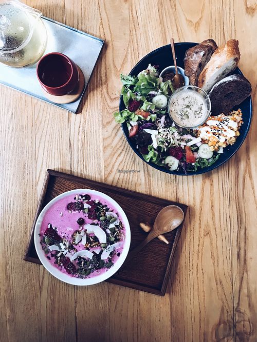 Smoothie bowl & salad bowl at MuYe - Mottainai in Kaohsiung
