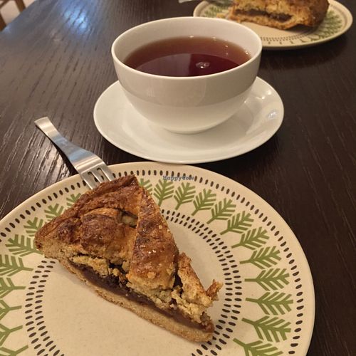 Apple pie and tea at Veganic To Go in Tokyo