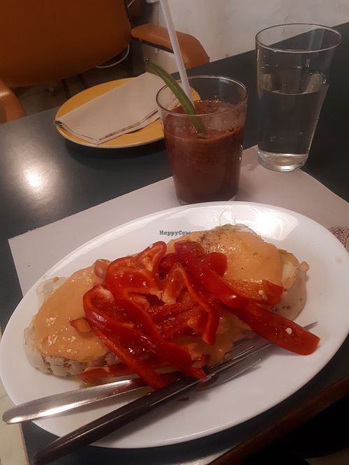 Toast and smoothie at La Bicicleta in Cordoba