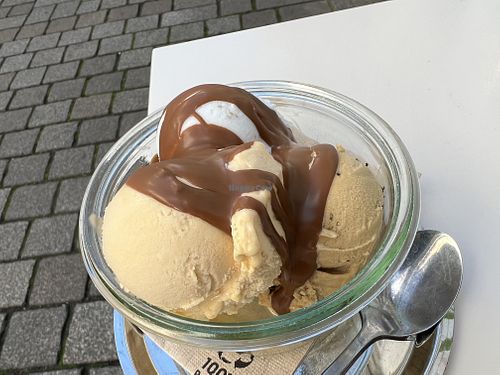vegan ice cream & vegan sauce  at Zucker & Zimt in Erfurt