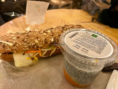 sandwich & dessert (both vegan) at EXKi - Midi in Brussels